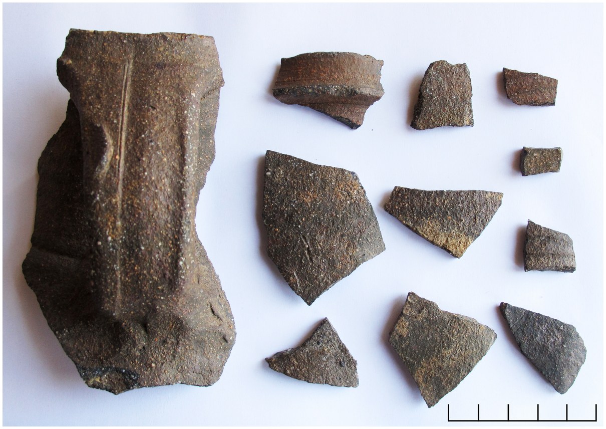 Viljandist, Lossi tänavalt (2014) leitud 13. sajandi Siegburgi protokivikeraamika